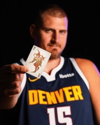 爱游戏官方入口-约基奇十连胜期间场均25.2分14.4板12.7助1.3断，命中率55%